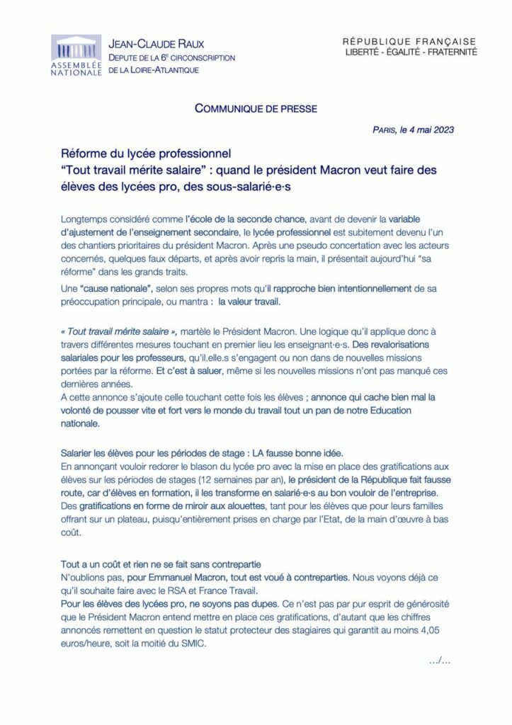 Réforme du lycée professionnel 
“Tout travail mérite salaire” : quand le président Macron veut faire des élèves des lycées pro, des sous-salarié·e·s 

Longtemps considéré comme l’école de la seconde chance, avant de devenir la variable d’ajustement de l’enseignement secondaire, le lycée professionnel est subitement devenu l’un des chantiers prioritaires du président Macron. 
Après une pseudo concertation avec les acteurs concernés, quelques faux départs, et après avoir repris la main, il présentait  aujourd’hui “sa réforme” dans les grands traits. 
Une “cause nationale”, selon ses propres mots qu’il rapproche bien intentionnellement de sa préoccupation principale, ou mantra :  la valeur travail. 

“Tout travail mérite salaire”, annonçait le Président hier soir en prémisse de son déplacement et l’a à nouveau martelé ce matin en marge de ses annonces. 
Une logique qu’il applique donc à travers différentes mesures touchant en premier lieu les enseignant·e·s. Des revalorisations salariales pour les professeurs, qu’il.elle.s s’engagent ou non dans de nouvelles missions portées par la réforme. Et c’est à saluer, même si les nouvelles missions n’ont pas manqué ces dernières années. 
A cette annonce s’ajoute celle touchant cette fois les élèves ; annonce qui cache bien mal la volonté de pousser vite et fort vers le monde du travail tout un pan de notre Education nationale. 

Salarier les élèves pour les périodes de stage : LA fausse bonne idée. 
En annonçant vouloir redorer le blason du lycée pro avec la mise en place des gratifications aux élèves sur les périodes de stages (12 semaines par an), le président de la République fait fausse route, car d’élèves en formation, il les transforme en salarié·e·s au bon vouloir de l’entreprise. 
Des gratifications en forme de miroir aux alouettes, tant pour les élèves que pour leurs familles offrant sur un plateau, puisqu’entièrement prises en charge par l’Etat, de la main d'œuvre à bas coût. 

Tout a un coût et rien ne se fait sans contrepartie 
N’oublions pas, pour Emmanuel Macron, tout est voué à contreparties. Nous voyons déjà ce qu’il souhaite faire avec le RSA et France Travail. 
Pour les élèves des lycées pro, ne soyons pas dupes, ce n’est pas par pur esprit de générosité que le Président Macron entend mettre en place ces gratifications, d’autant que les chiffres annoncés remettent en question le statut protecteur des stagiaires qui garantit au moins 4,05 euros/heure, soit la moitié du SMIC. Une mesure qui abaisse considérablement le montant, entre 1,43 et 2,86 euros/heure pour les élèves. 
Dévaloriser le cadre de stagiaire et aller à l’encontre même de la finalité pour laquelle elle a été prise, voilà le risque d’une telle mesure. 

1 milliard d’euros pour se déresponsabiliser
N’en déplaise au président de la République, l’argent ne solutionne pas tout. Quand la majorité présidentielle n’a de cesse de nous servir sa logorrhée sur le service public de la santé, rappelant que jamais autant d’argent n’a été autant investi, on en voit le résultat. 
Non ce milliard d’euros ne résoudra pas tous les problèmes, ni celui des métiers en tension, ni celui de la voie professionnelle et de sa qualité à reconquérir. Les élèves et leurs familles seront sans doute heureux de l’aubaine de la gratification, mais pour le choix d’un avenir, l’insertion et la valeur du travail, il en ira autrement…

La représentation nationale tenue à l’écart de la réforme 
A nouveau le président prévoit de faire passer une réforme par la fenêtre. En privant le parlement du rôle qui est le sien, il ne lui permettra ni de voter la loi ni d’en enrichir le contenu. « Tout ne doit pas passer par le vote », mais presque rien ne passe par le vote depuis des mois.
